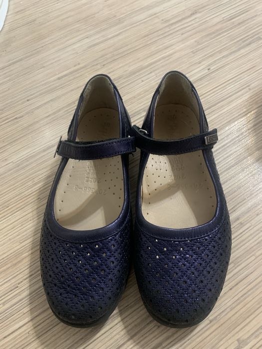 Пакет обуви на девочку 6-8 лет размер 29/30