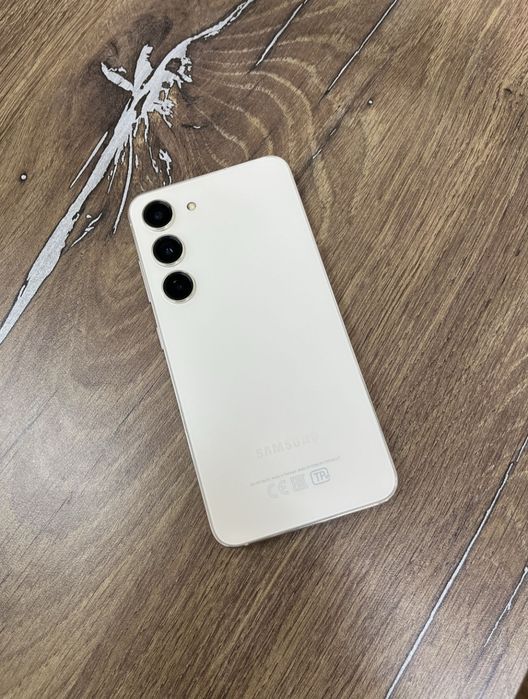 Продам или обмен Samsung s23 256