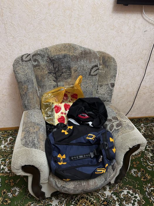 Отдам даром диван с креслами