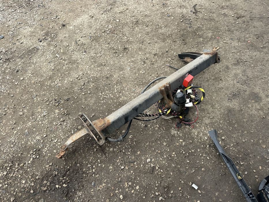 Теглич за Тойота Корола Версо 2004-2009г.!