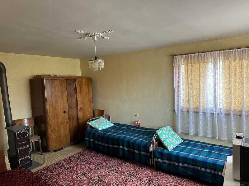 къща, тухла 1984г. , на 2 етажа, село Долна Диканя, двор 870м