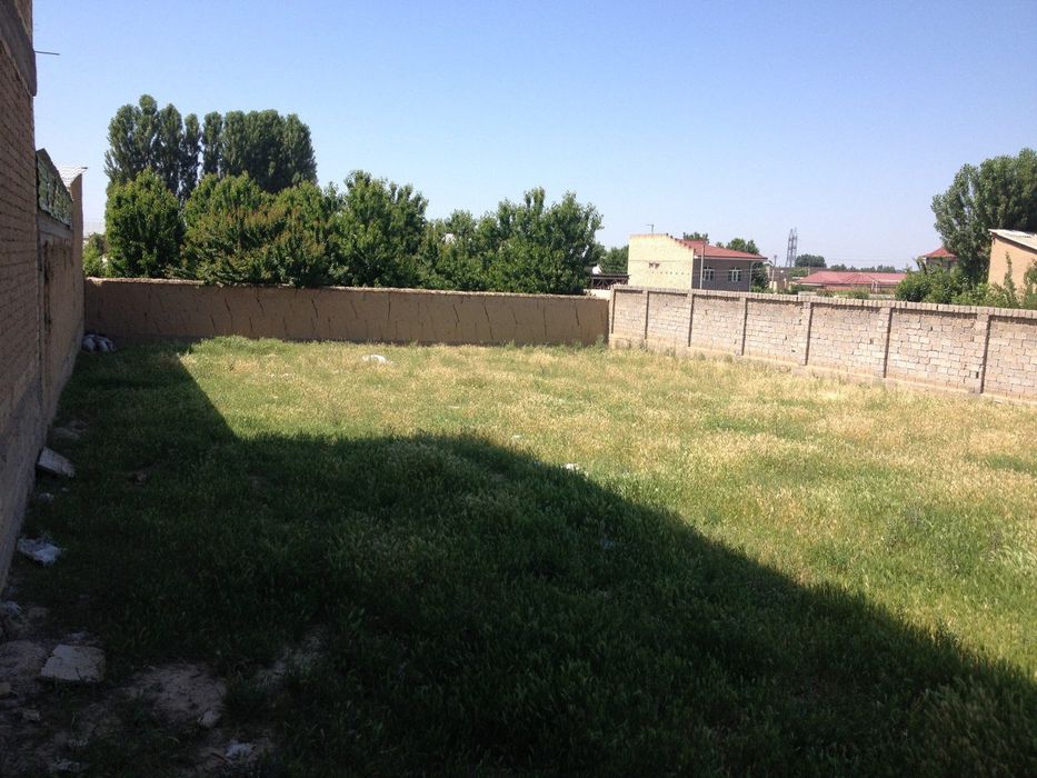 Киров котедж маҳаллада 16 ёки 8 сотих ер сотилади.