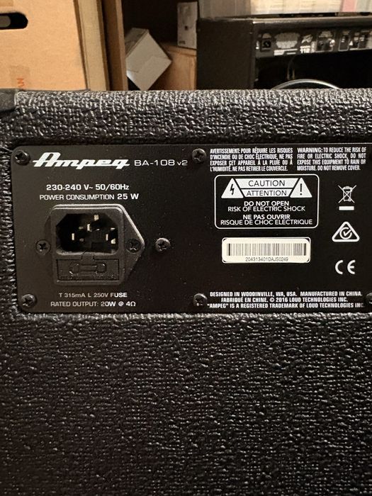 Продам басовый комбоусилитель Ampeg