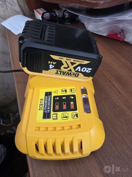 Быстрая зарядка на Dewalt аккумулятор. DSB 118 ,6A ,12v-20v