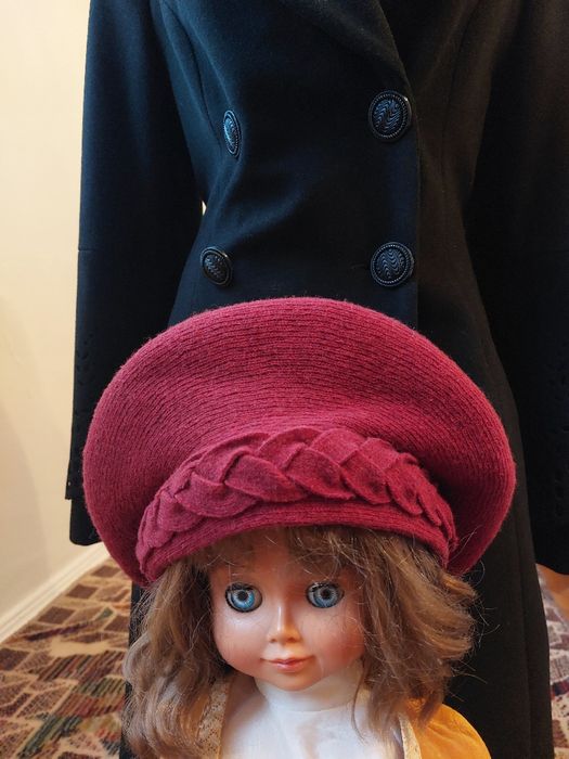 Bereta chic  grena din lana, cu margine impletita, din 2 straturi