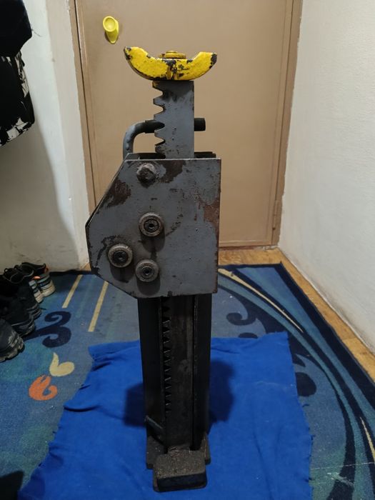 Продам домкрат вагонный