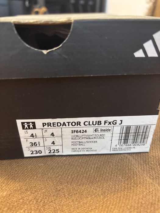 Ghete de fotbal predator