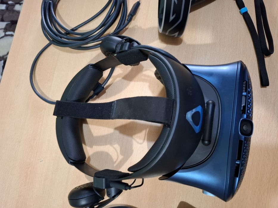 KIT / SET Cască VR HTC Vive Cosmos.