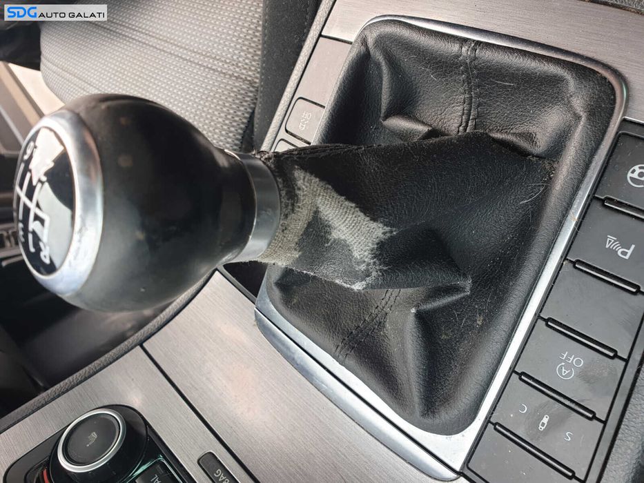 Nuca cu Manson Piele Maneta Schimbator Viteze cu Uzura Volkswagen Passat B7 2010 - 2015 Cod 3AA711113C [N0769]