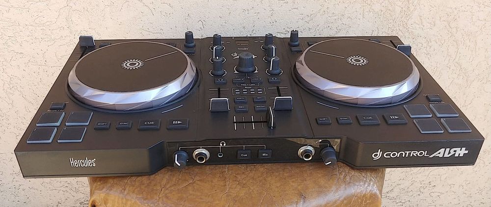 Hercules DJ Control AIR+ vândută