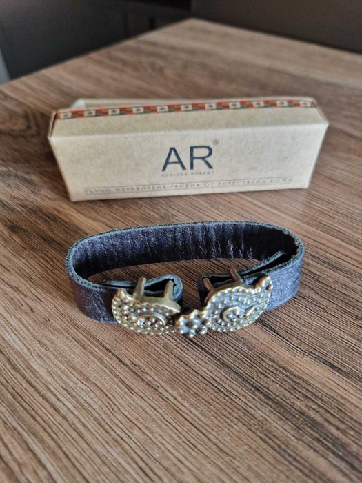 Ръчно Изработени Гривни с Български Пафти – Естествена Кожа