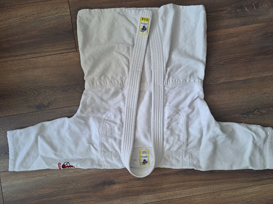 Продам кимоно для дзюдо, б/у 2000