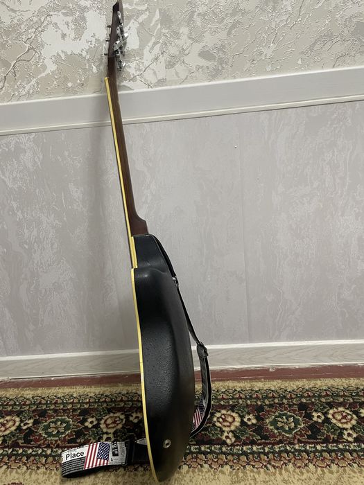 Ovation gitara sotiladi