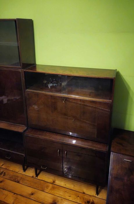 Масивна ретро секция на МОДУЛИ