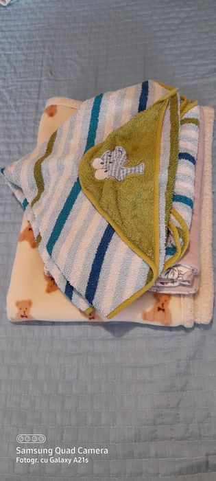 Lot pături 2bucati si un prosop zara pret 40ron