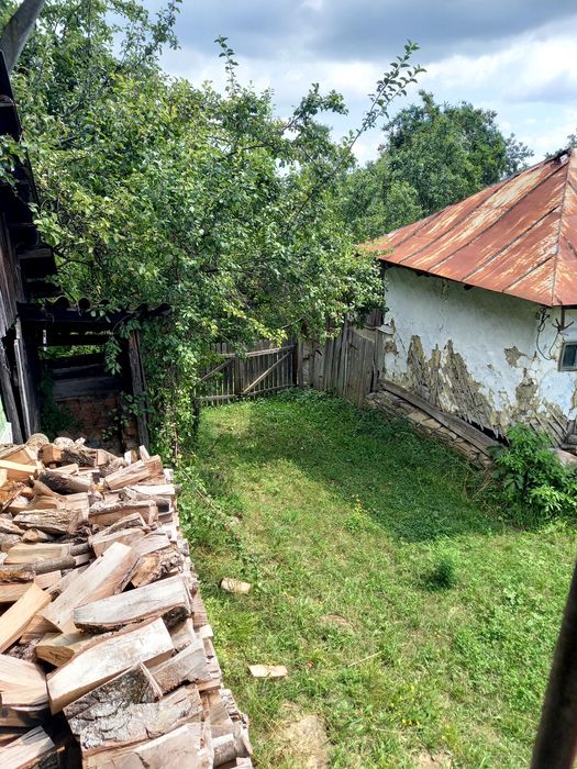 Casă bătrâneascaă și teren de vânzare
