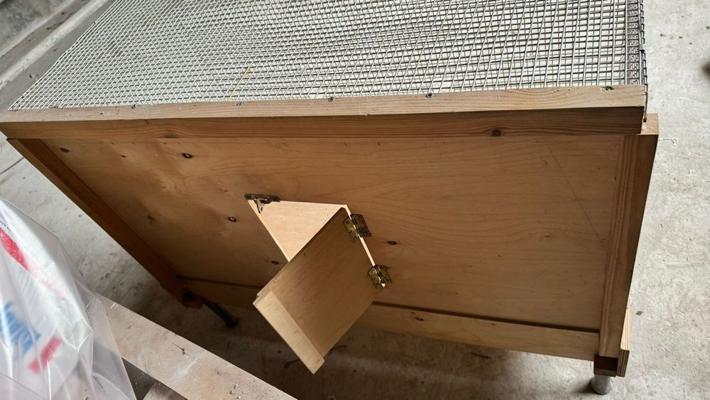 Клетка для птиц и домашних потомцев