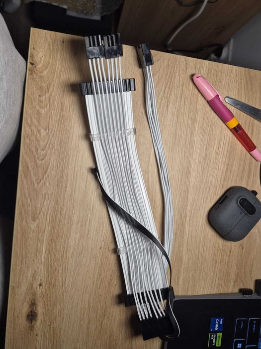 Lian Li Strimer Plus 24 PIN + Triple 8 PIN RGB Extension Cables - Noi