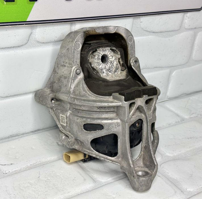 Десен Тампон двигател AUDI A6 A7 A8 Q7 3.0 Бензин 4M0199372FE