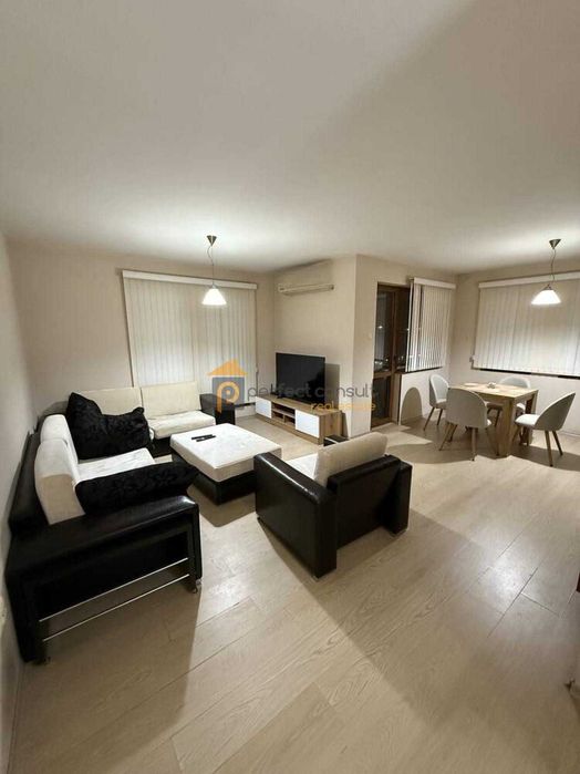 Тристаен апартамент на Центъра