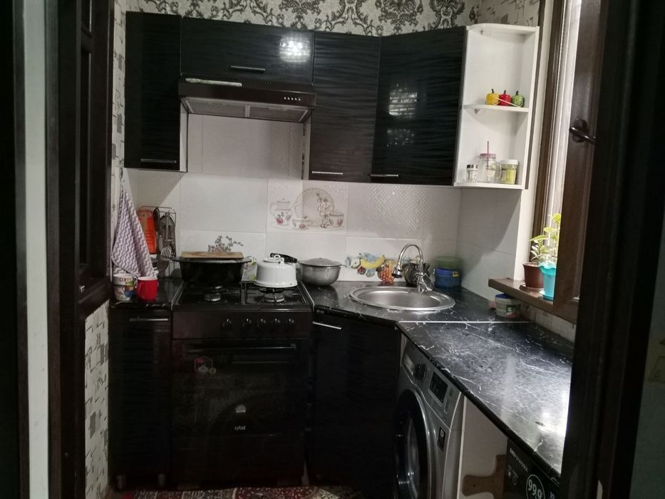 Srochna Kavartira sotiladi