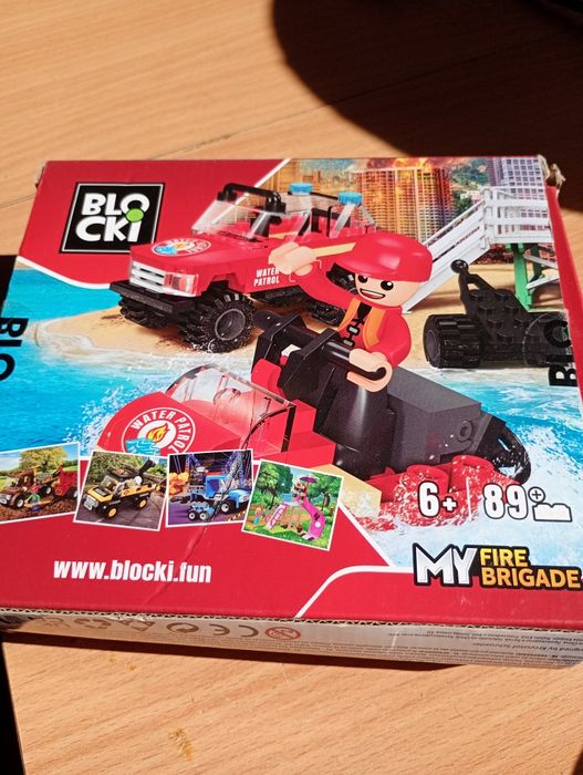 Machete construite din piese lego