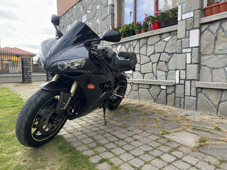 Yamaha R1 RN12 .