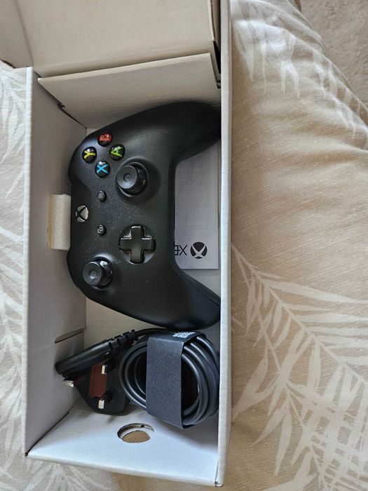 X box one 1 tb  конзола и контролер