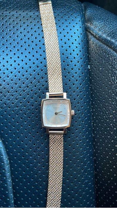 Продам женские часы Tissot