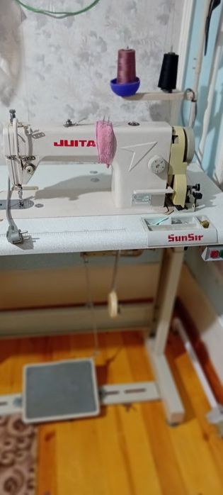 Продаю производственную швейную  машинку в хорошем состоянии Жуита
