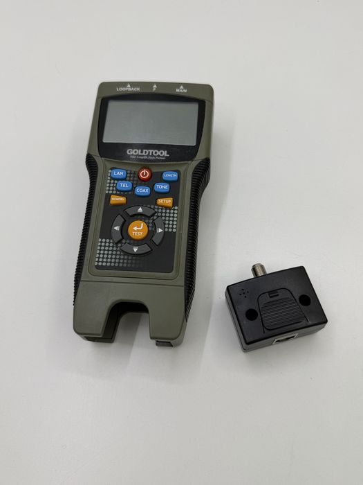 Set aparate masura: multimetru Fluke 3000 FC, clema ampermetrica Fluke a3000 FC si tester retea Goldtool. Toate cele trei aparate sunt utilizate.