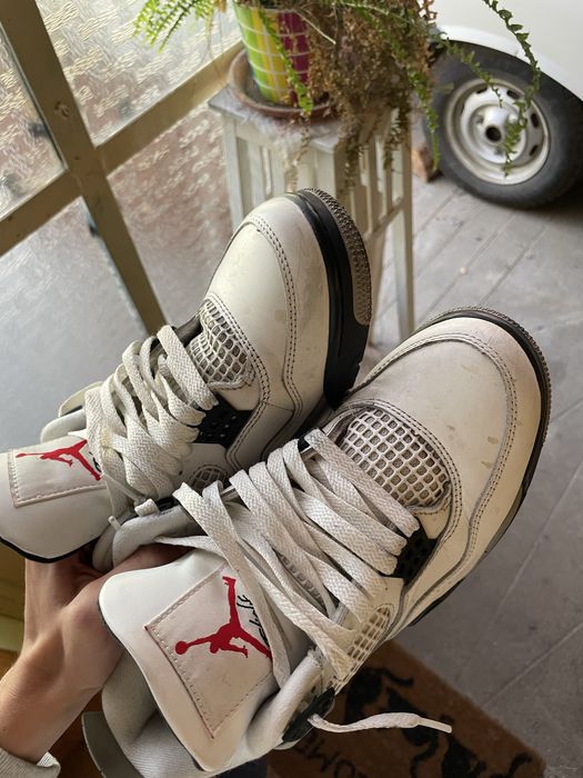 Vand URGENT Jordan 4 White Cement