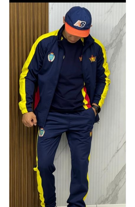 Спортивный костюм