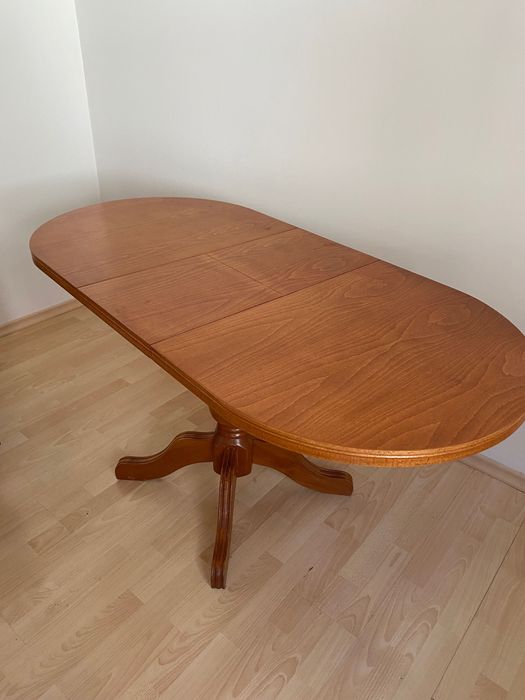 Дървена разтегателна трапезна маса