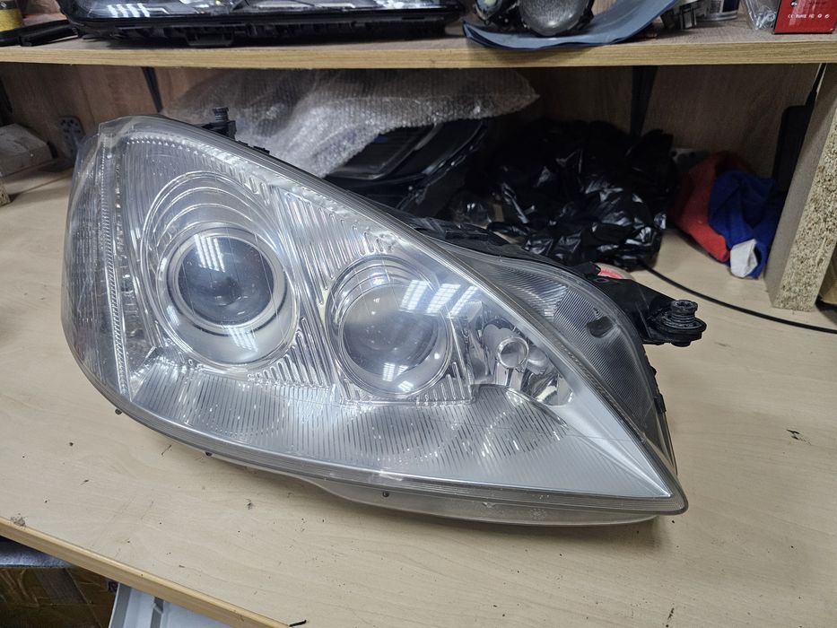 Десен фар Mercedes W221 Xenon десен фар мерцедес 221