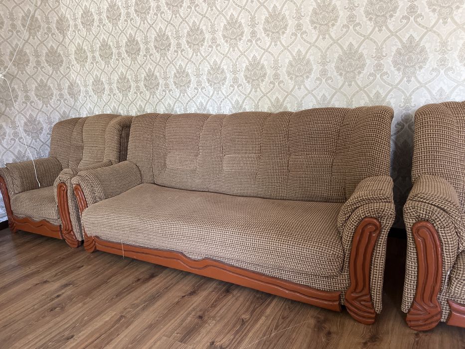 Диван очень срочно продам ремонд дома