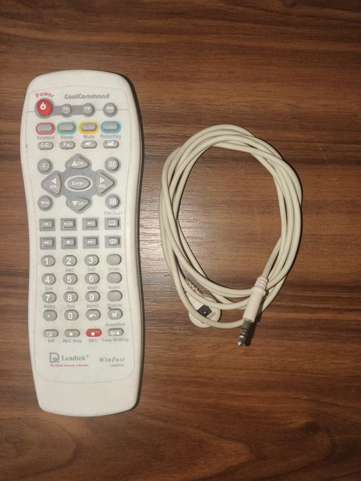 Vând telecomanda Leadtek WinFast cu cablu PC