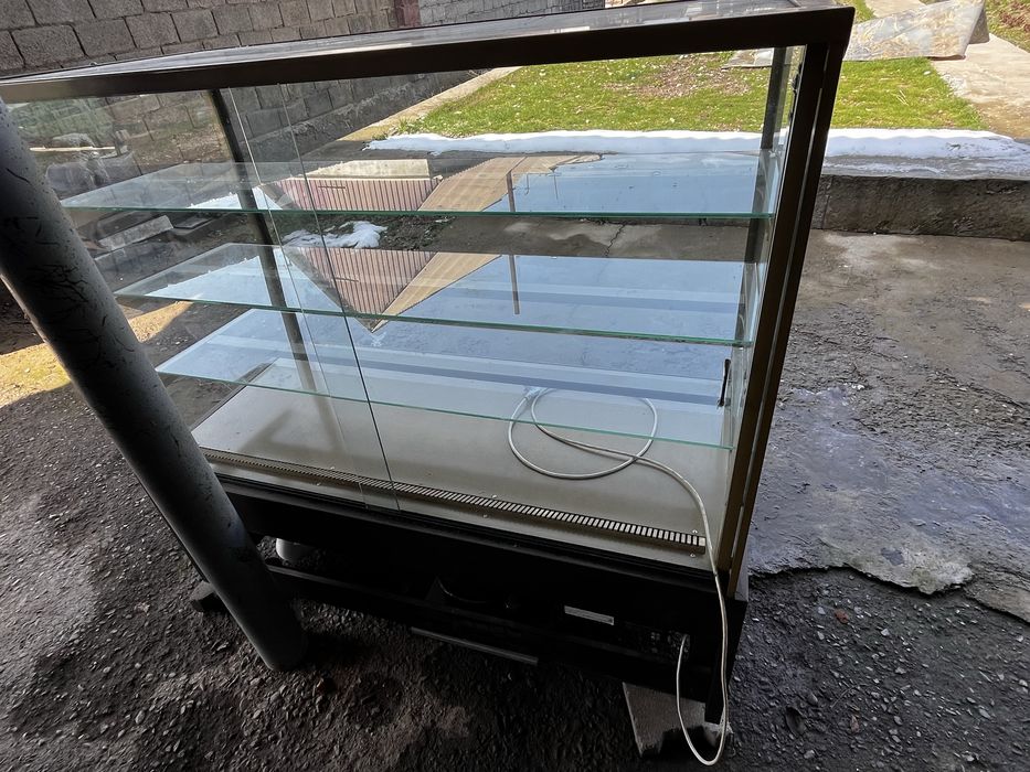 Витрина холодельник