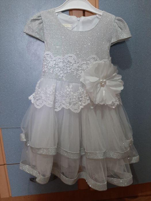Продам платье для девочки