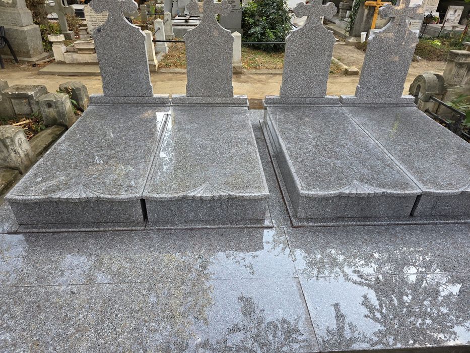 Vând loc de veci Cimitirul Bellu