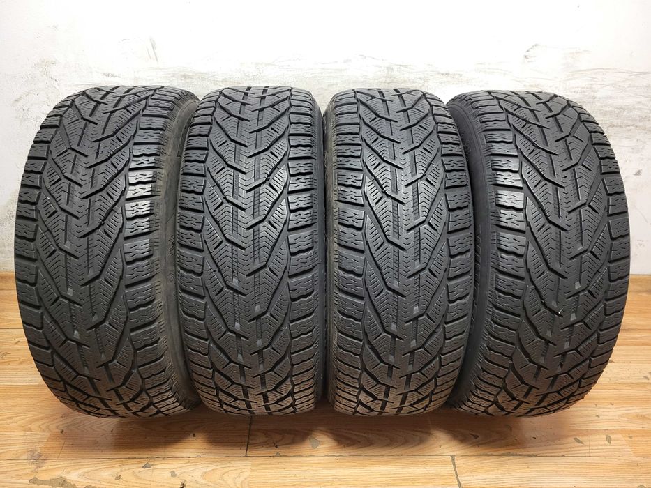 205/60/16 Bridgestone / 225/55/16 Taurus зимни гуми