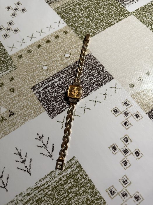 Женские часы.