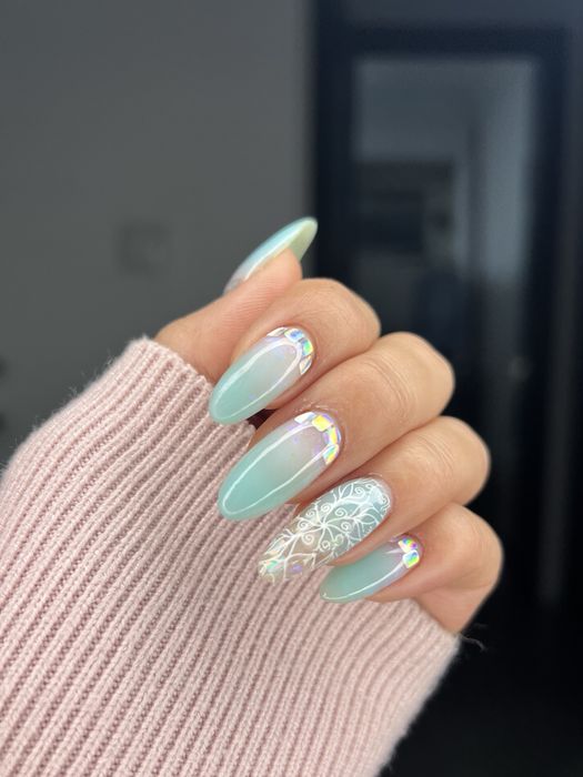 Маникюр бесплатно