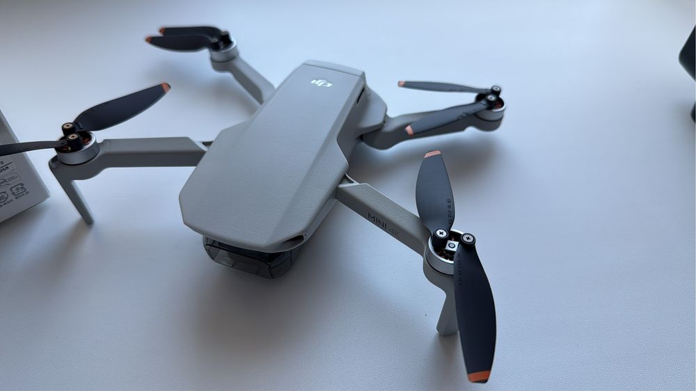 Продам дрон Dji mini 4k