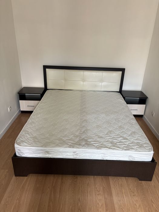 Продаю кровать + 2 тумбы + комод