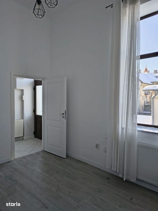 Apartament in zona centrala,finisat (cladire istorica ),mobilat,cu par