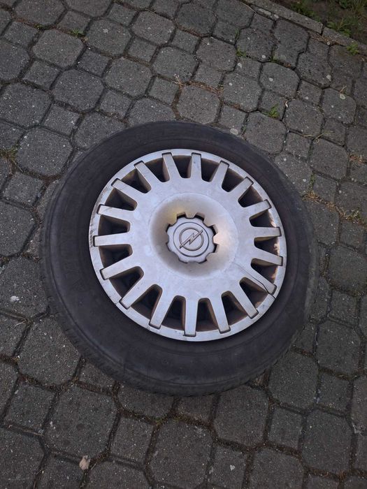 Vand 4 jenti tabla R15 cu prezoane si capace originale Opel