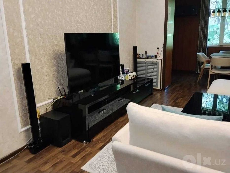 3х комнатная 3этаж Кирпичный  Метро Айбек