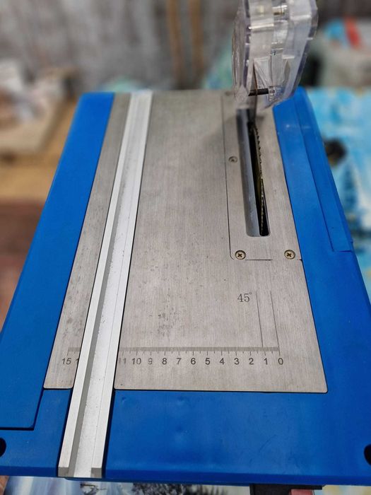 Продавам оригинален английски настолен циркуляр Charnwood TSV150 с вграден вакуум (Dust Free)