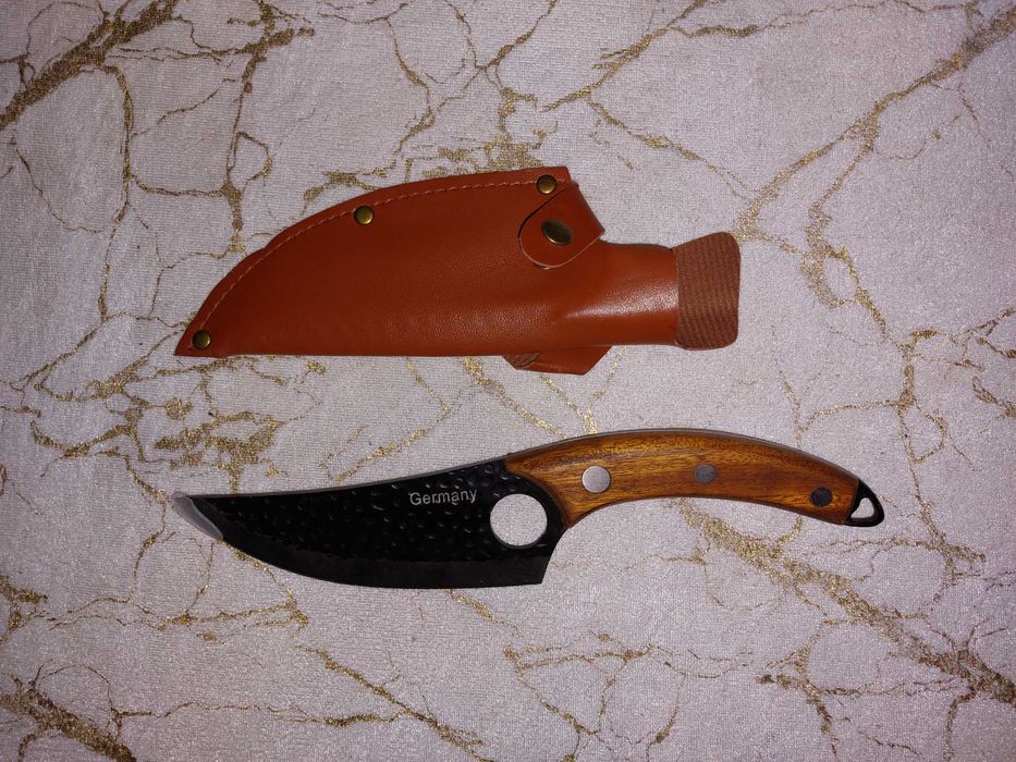 Удобни за работа брадви и копачи ,елегантен нож